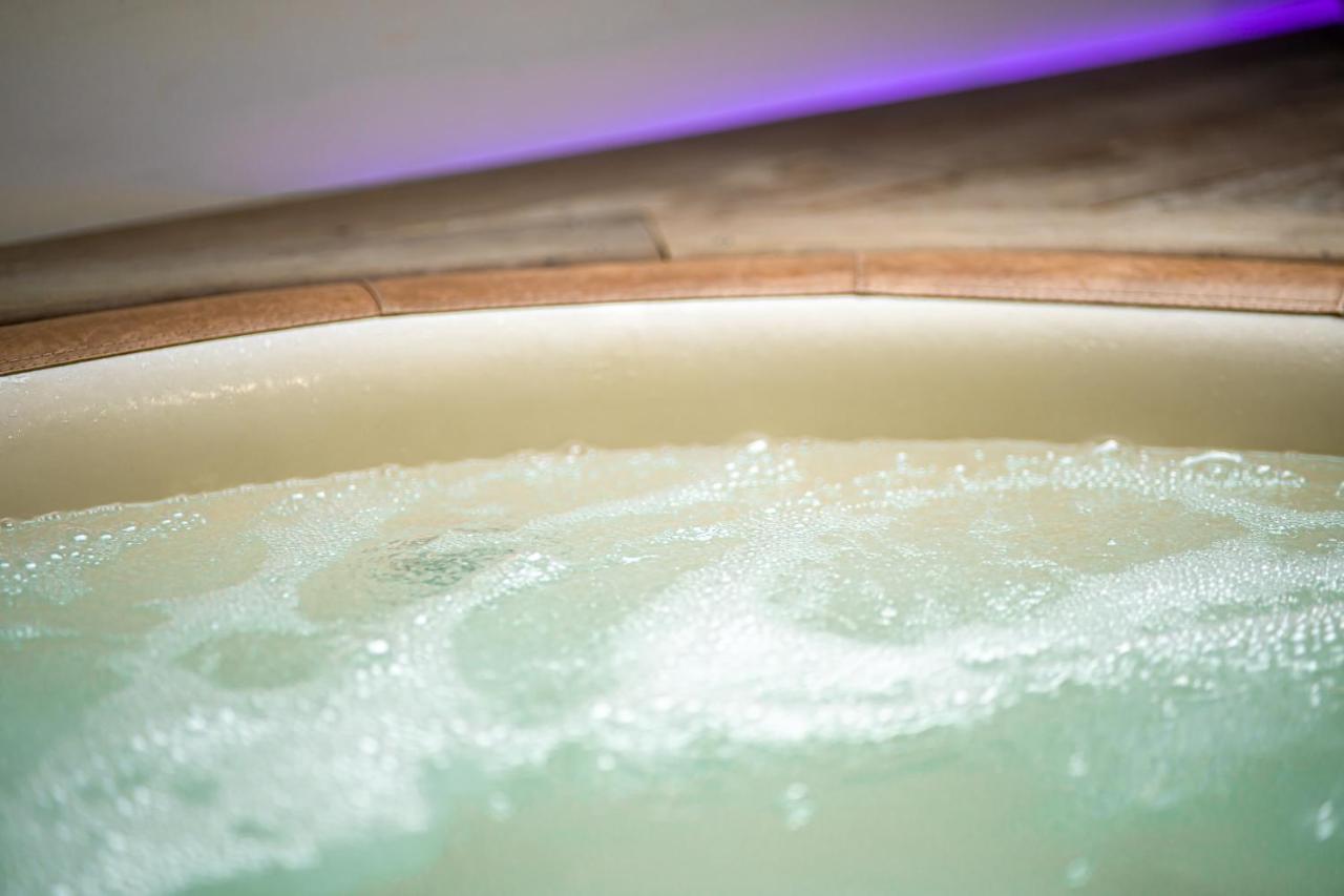 Spontin Le Lov'T - Suite Avec Jacuzzi מראה חיצוני תמונה