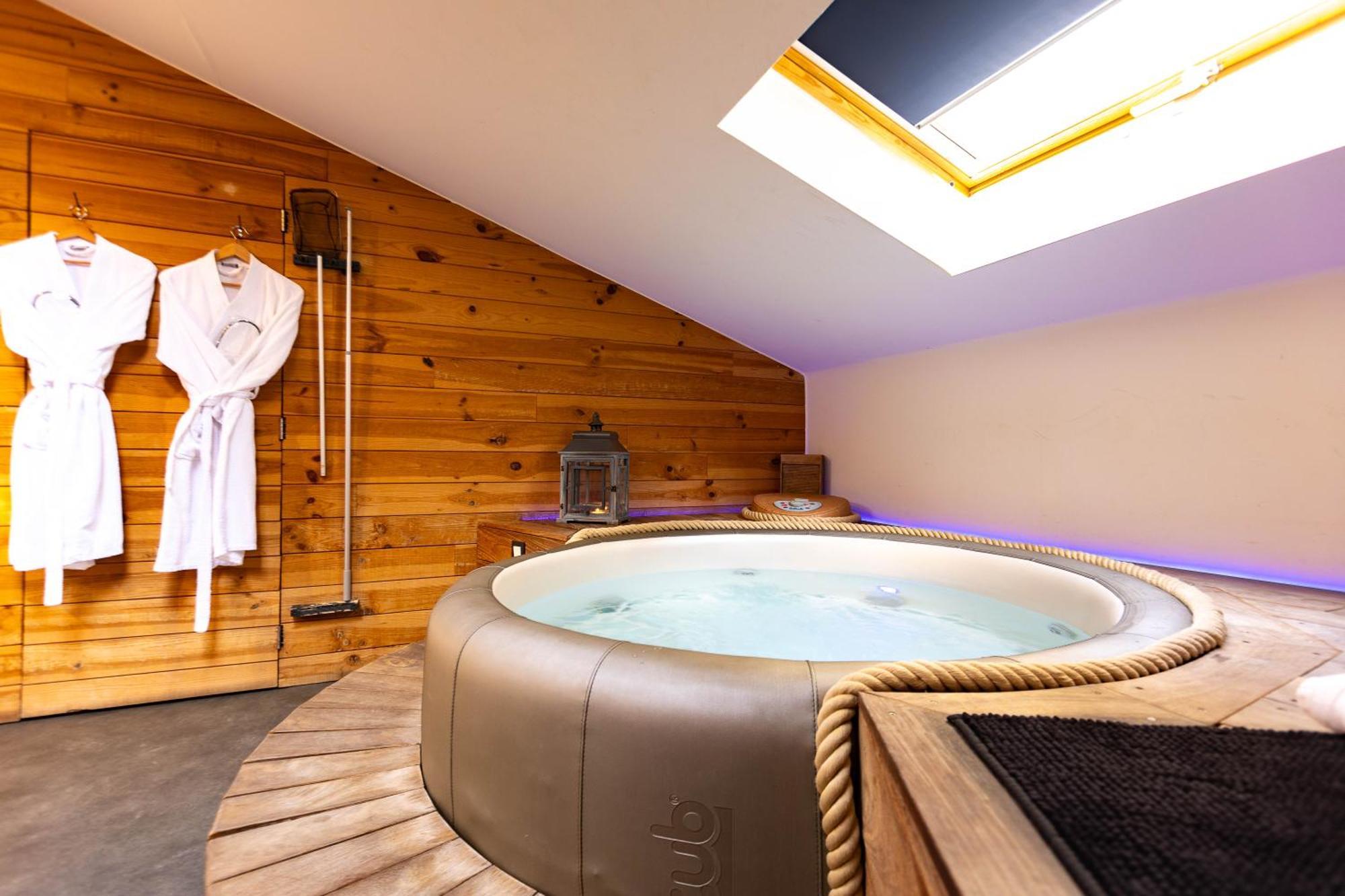 Spontin Le Lov'T - Suite Avec Jacuzzi מראה חיצוני תמונה