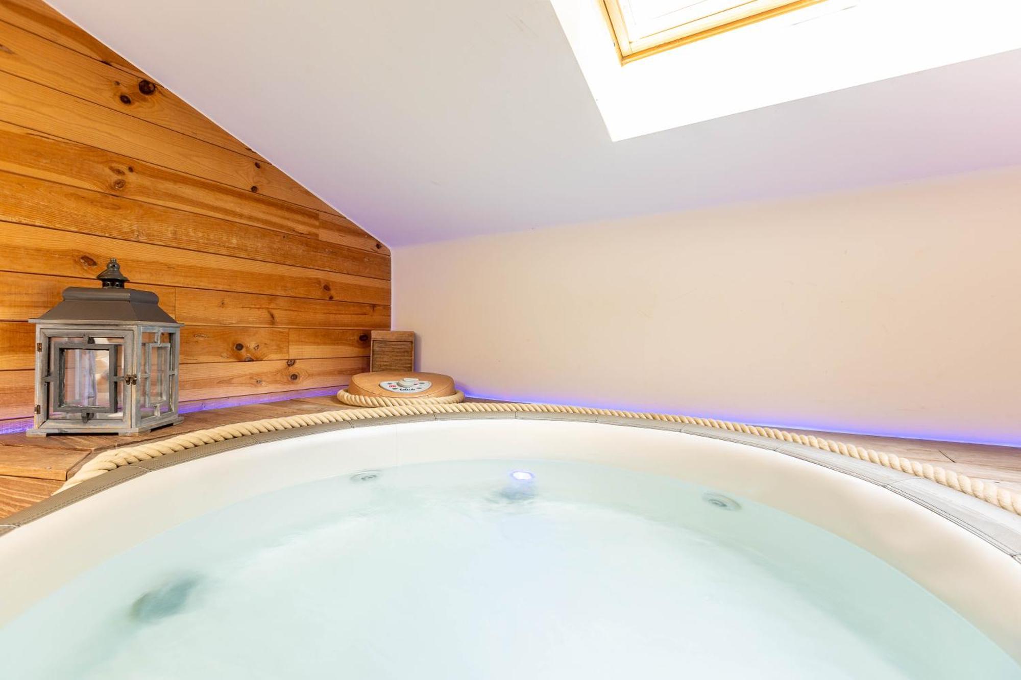 Spontin Le Lov'T - Suite Avec Jacuzzi מראה חיצוני תמונה