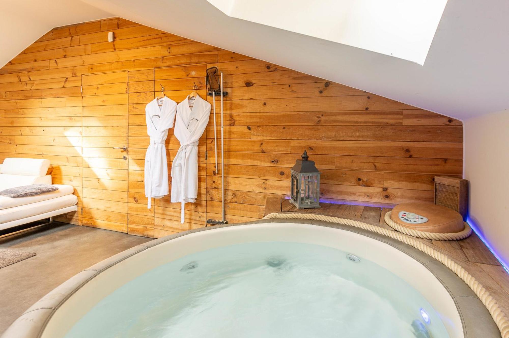 Spontin Le Lov'T - Suite Avec Jacuzzi מראה חיצוני תמונה
